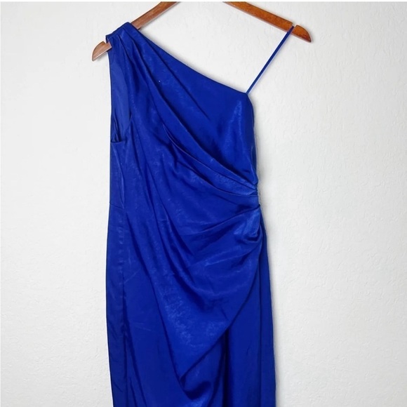 Aidan Mattox One-Shoulder Satin Gown - Picture 4 of 11